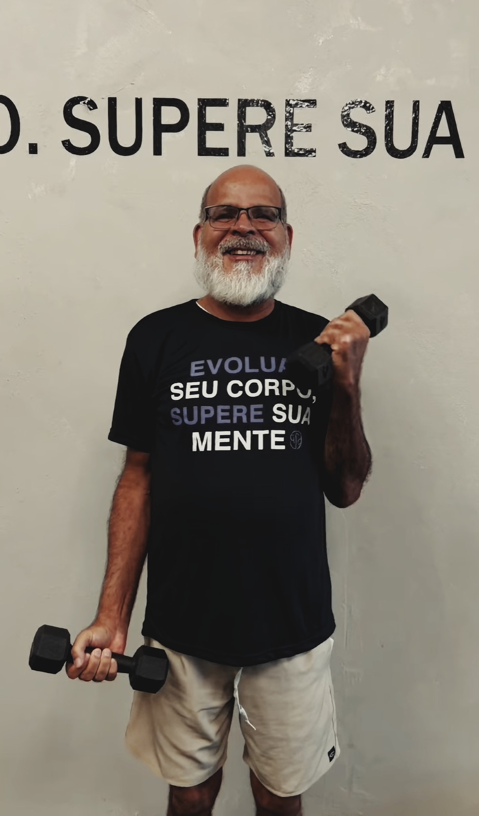 Aluno sorrindo durante o treino